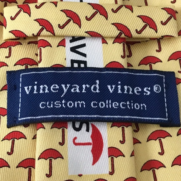 Umbrella Yellow Red Vineyard Vineyard Vines Tie - Picture 2 of 11